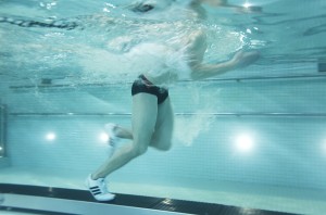 подводен фитнес за отслабване