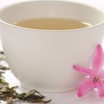 Защо белия чай помага за отслабването