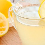 Топла вода с лимон за отслабване