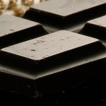 Черният шоколад помага да топим килограмите