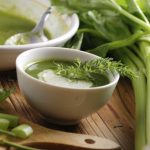 Студена супа от краставица и целина за диетата ви